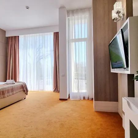 מלון Scandinavia 4*